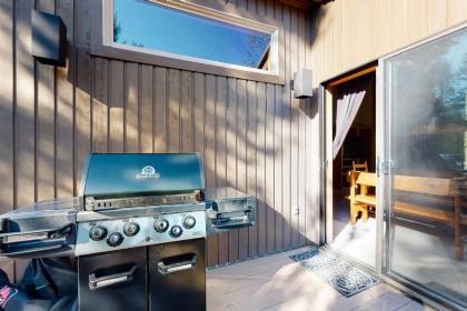 Sunriver Chalet - image 12