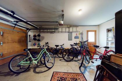 Sunriver Chalet - image 13