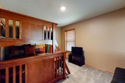 Sunriver Chalet - image 17