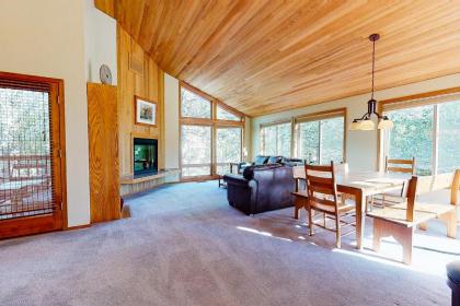 Sunriver Chalet - image 3