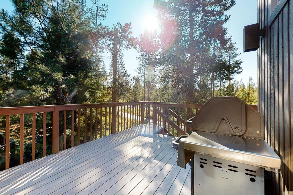 Sunriver Chalet - image 4