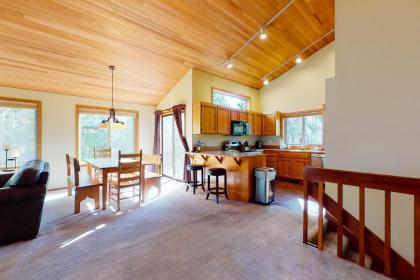 Sunriver Chalet - image 7