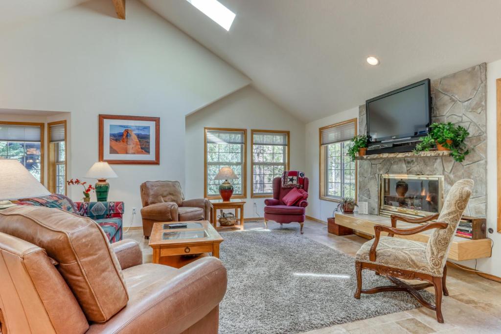 Redwood Retreat - main image