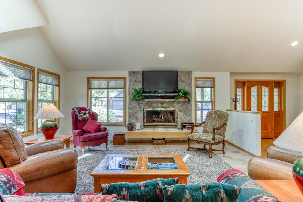 Redwood Retreat - image 2