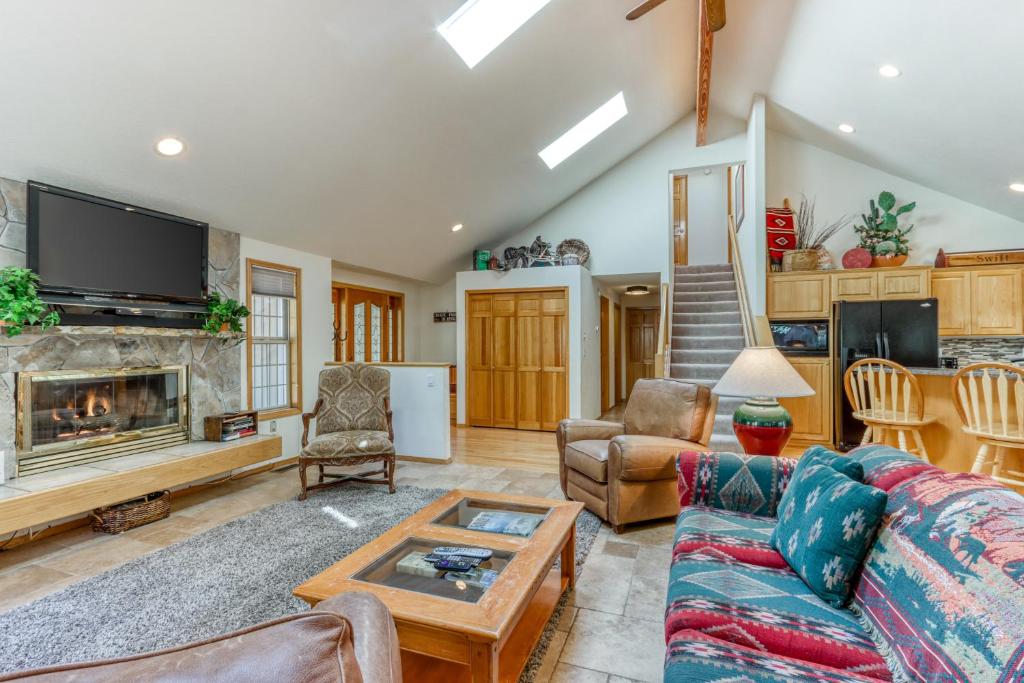 Redwood Retreat - image 4