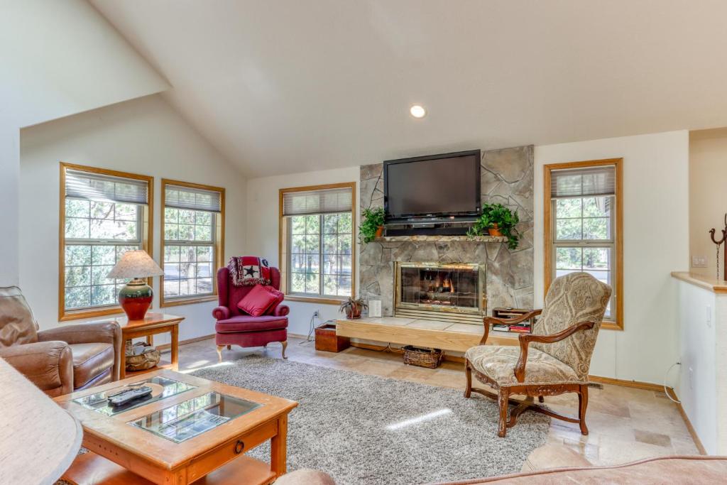 Redwood Retreat - image 6