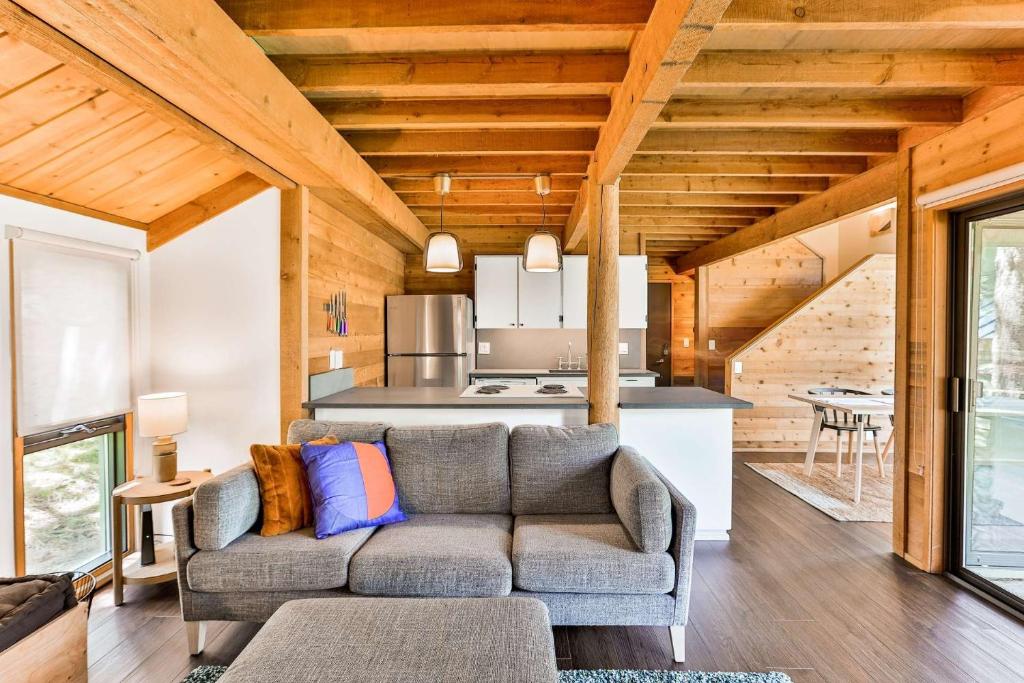 6 Ranch Cabin - image 2