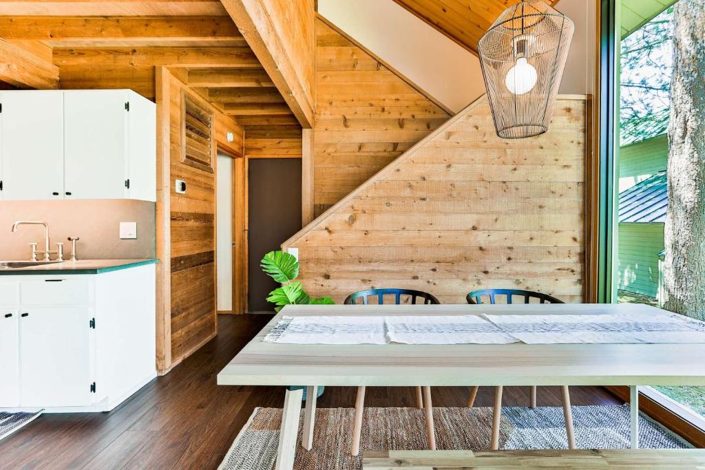6 Ranch Cabin - image 4
