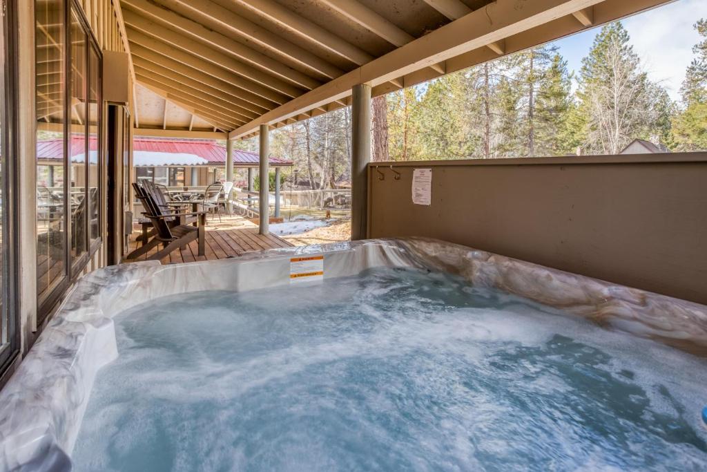 Circle 4 Cabin 3 - main image