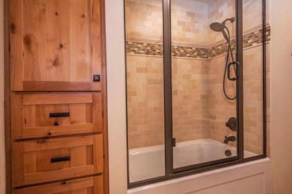 83 Meadow House - image 10