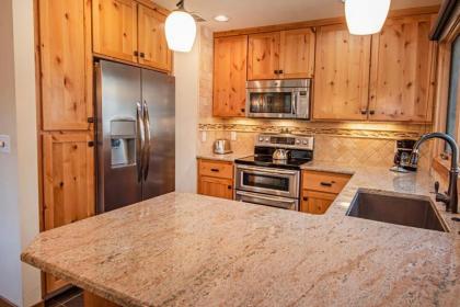 83 Meadow House - image 2