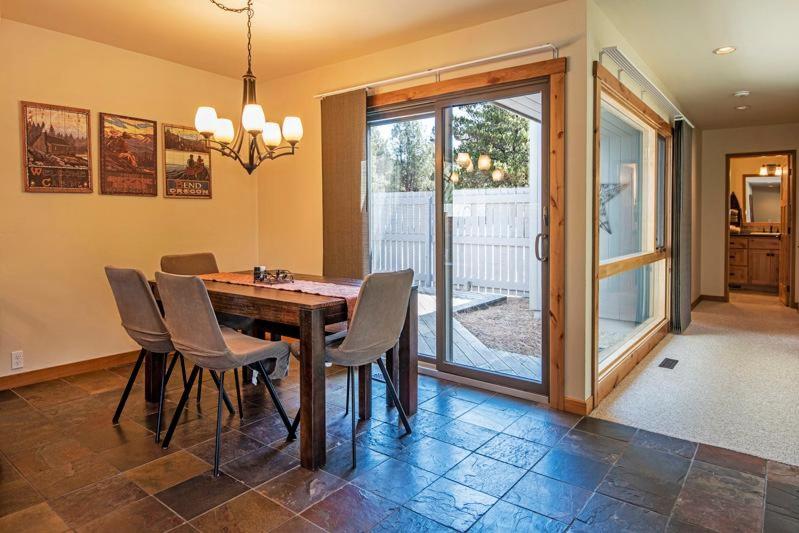 83 Meadow House - image 3