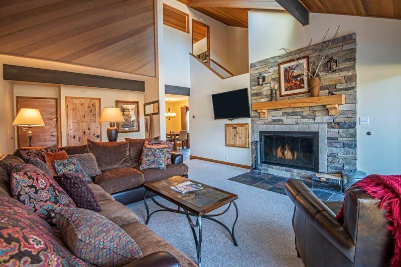 83 Meadow House - image 4