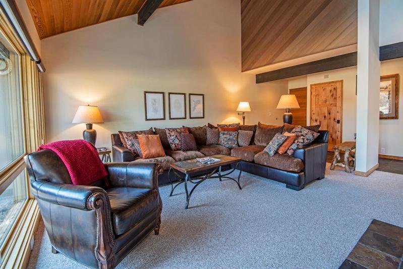 83 Meadow House - image 5