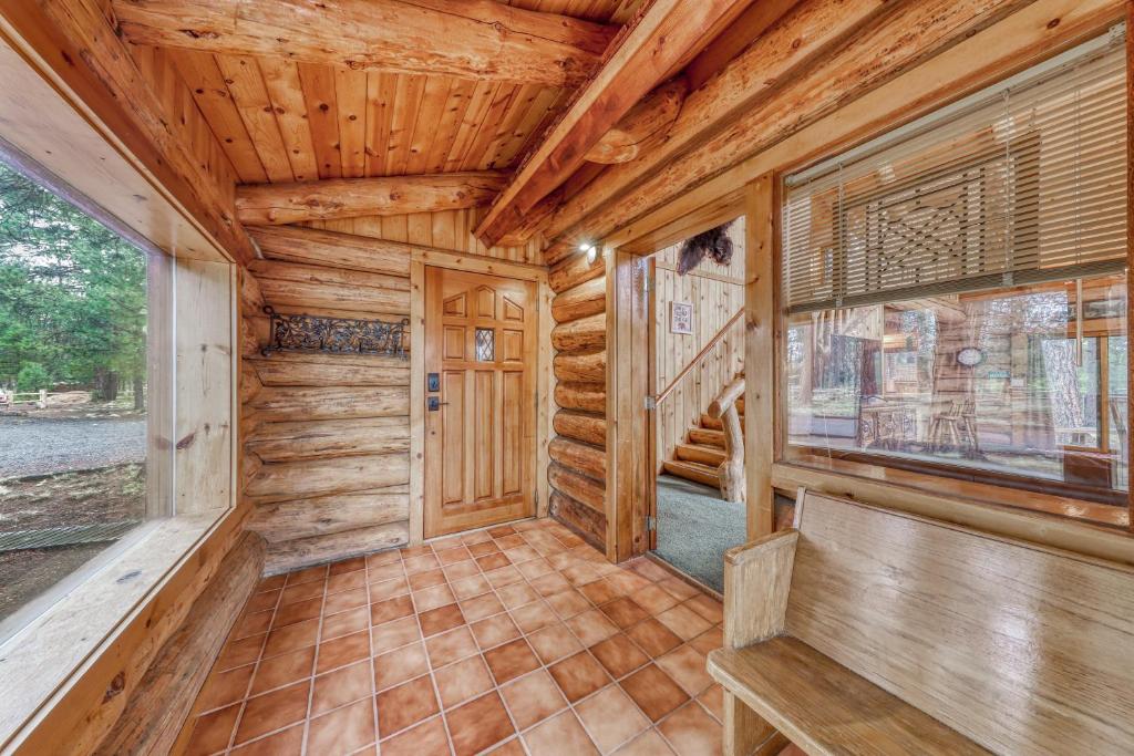 Riverbend Log Home - image 2