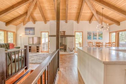 Sunriver Treehouse - image 13