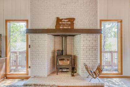 Sunriver Treehouse - image 16