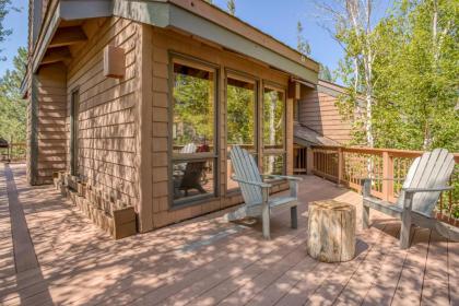 Sunriver Treehouse - image 17