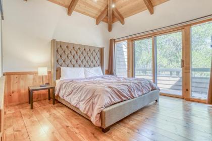 Sunriver Treehouse - image 18