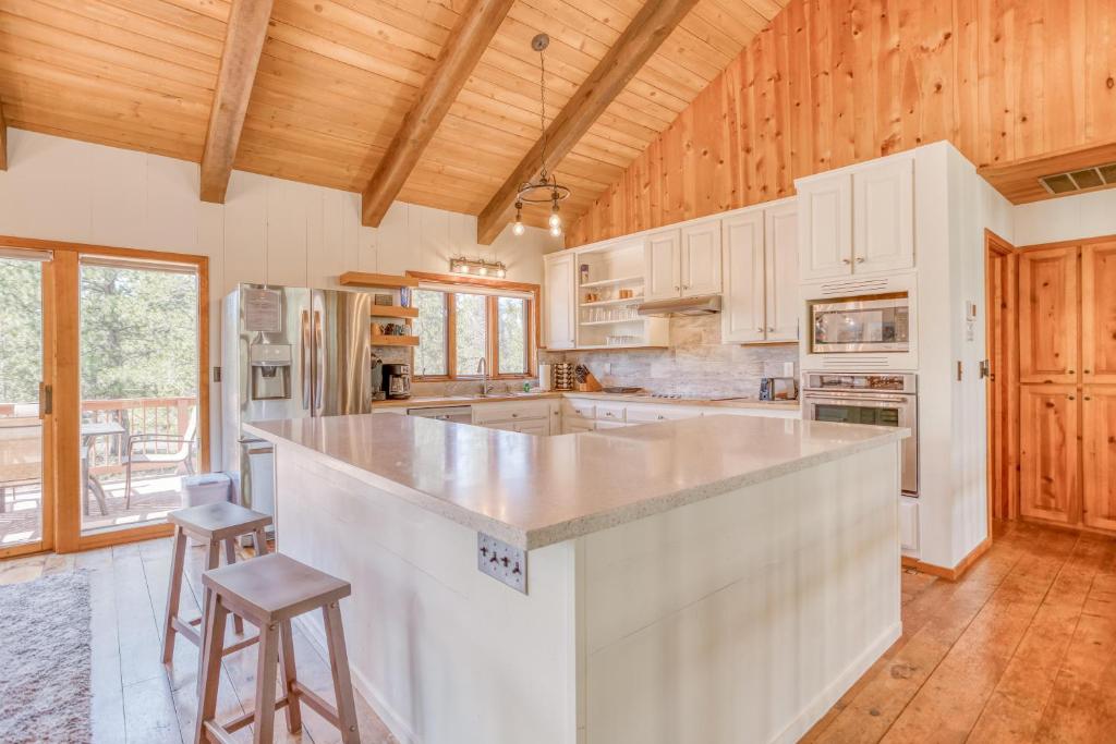 Sunriver Treehouse - image 2