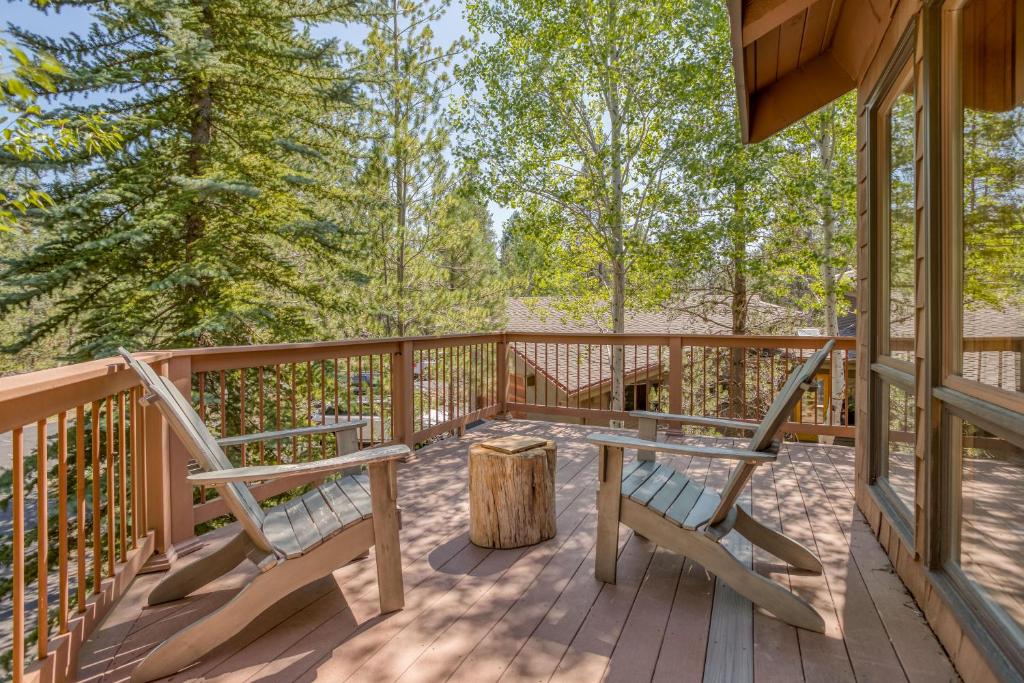 Sunriver Treehouse - image 3