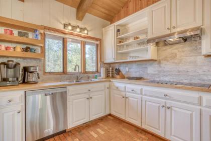 Sunriver Treehouse - image 6
