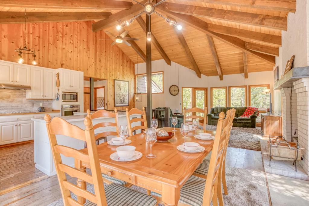 Sunriver Treehouse - image 7