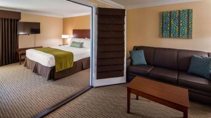 Best Western - Harbour Inn & Suites - image 8