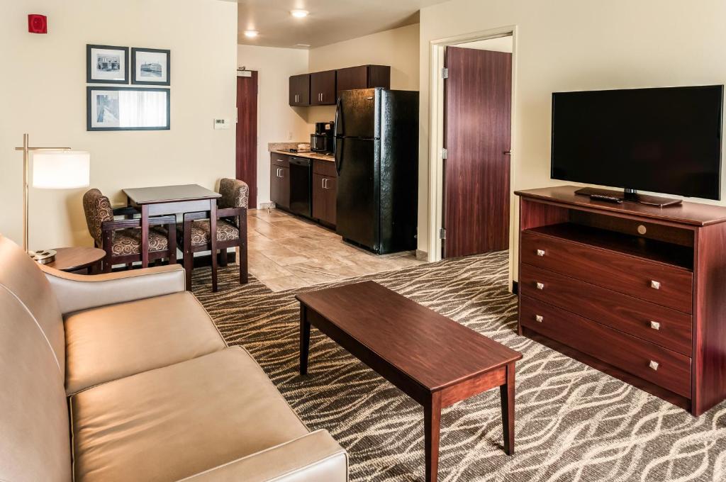 Cobblestone Hotel & Suites - Superior - image 6