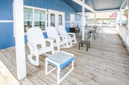 Spacious Surfside Home with Deck on Pedestrian Beach - image 2