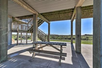 Beachfront Abode BBQs Decks Smart TV Etc! - image 12