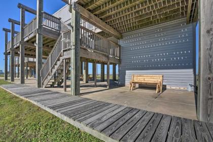 Beachfront Abode BBQs Decks Smart TV Etc! - image 15