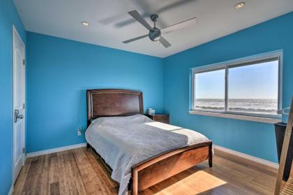 Beachfront Abode BBQs Decks Smart TV Etc! - image 7