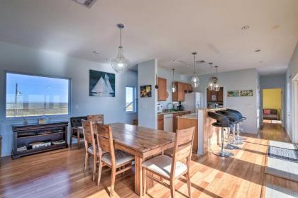 Beachfront Abode BBQs Decks Smart TV Etc! - image 9