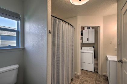 Modern Oasis with Grill and Deck Walk to Beach! - image 16