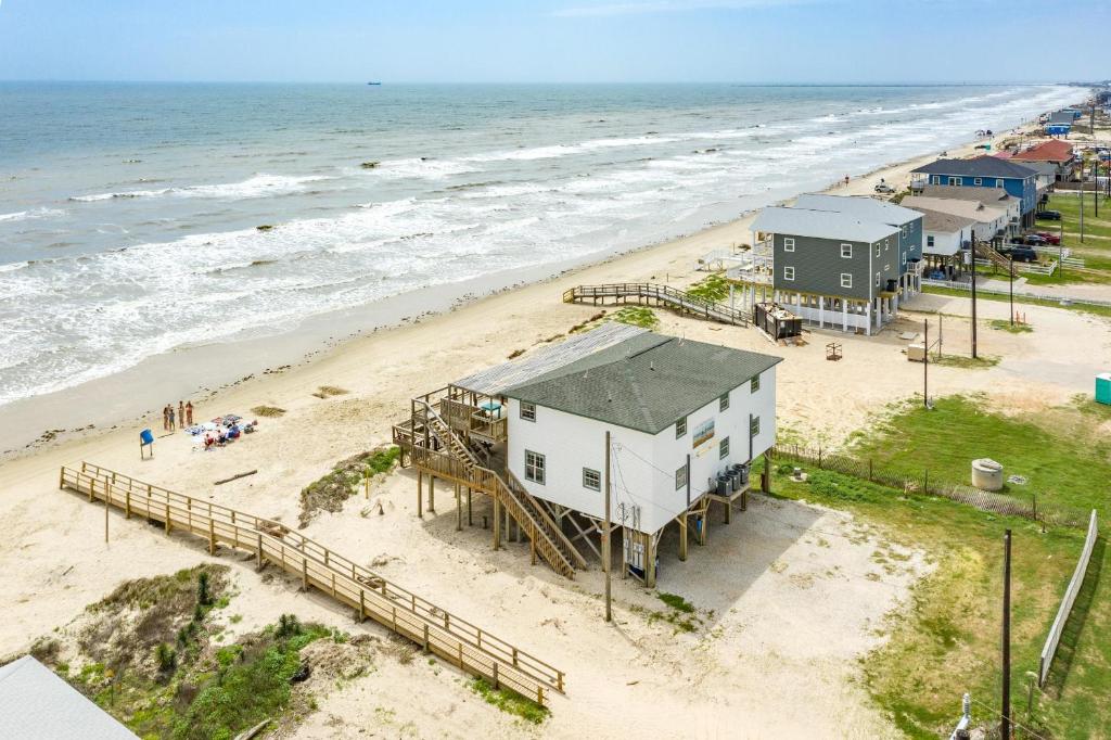 Unobstructed Oceanfront SEA OTTER Unit 4 Beach Pad! - main image