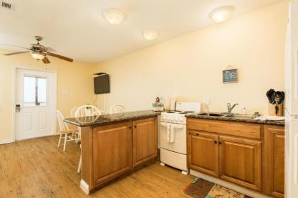 Unobstructed Oceanfront Starfish Unit 6 Beach Pad! - image 17