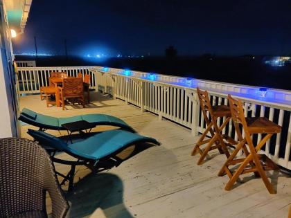 Sunset Sanctuary - Adorable Beach Bungalow with Gorgeous Gulf Views! - image 2
