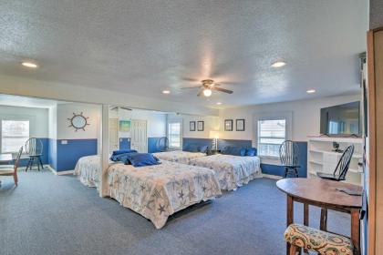 Relaxing Surfside Bunkhouse - Walk to Beach! - image 12