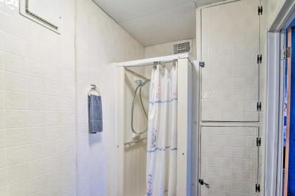 Relaxing Surfside Bunkhouse - Walk to Beach! - image 17