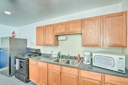 Relaxing Surfside Bunkhouse - Walk to Beach! - image 9