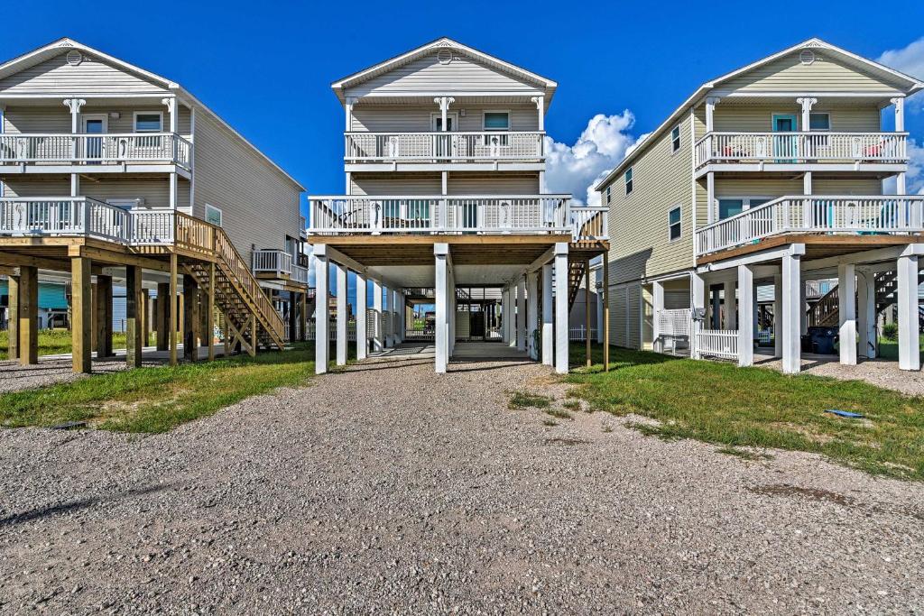 Surfside Beach House Balcony with Ocean View - image 4
