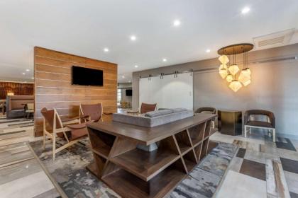Windmill Suites Surprise Ascend Hotel Collection - image 5