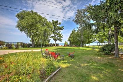 Lakefront Manitou Cottage Near Dwtn Suttons Bay! - image 12