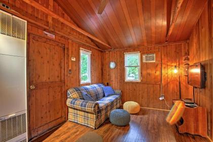Charming Suttons Bay Cottage with Shared Waterfront! - image 10