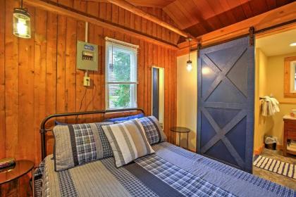 Charming Suttons Bay Cottage with Shared Waterfront! - image 15