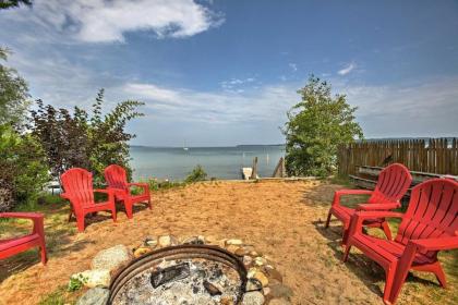 Charming Suttons Bay Cottage with Shared Waterfront! - image 8