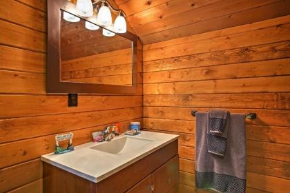Studio Apt with Shared Beach-Steps to Suttons Bay! - image 6