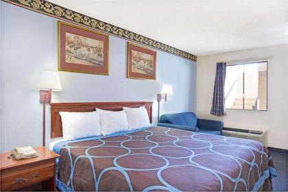 Super 8 by Wyndham Suwanee - image 13