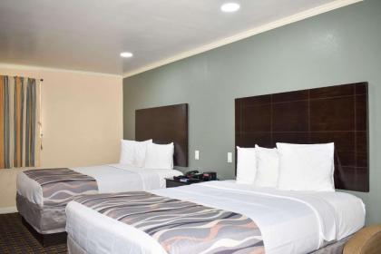Rodeway Inn - Swainsboro - image 4